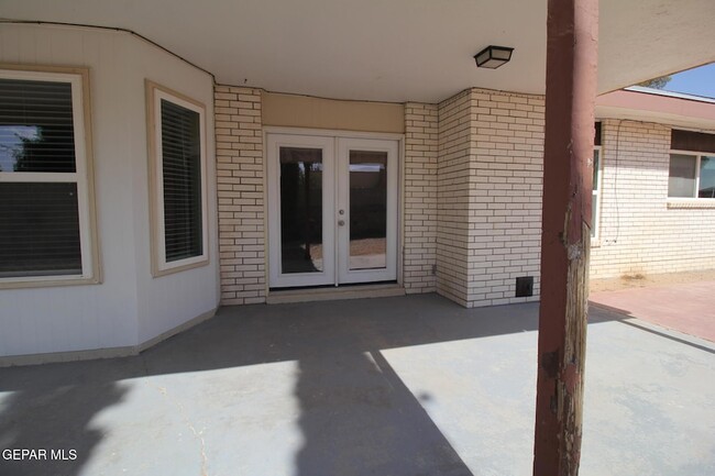 Building Photo - 351 Duanesburg St