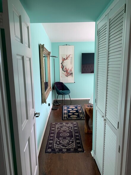 Master bedroom entryway - 8530 Holloway Dr