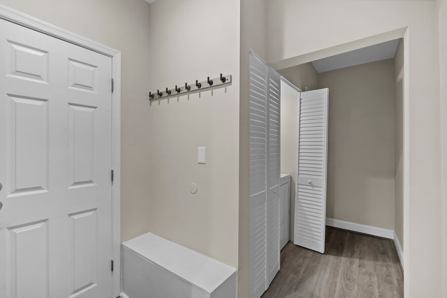 Building Photo - 2268 Druid Park Dr