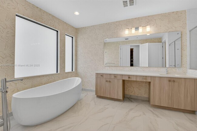 Building Photo - 8356 Royal County Down Rd