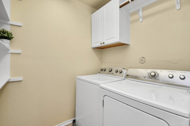 Building Photo - 6426 Haywards Crossing S Cir