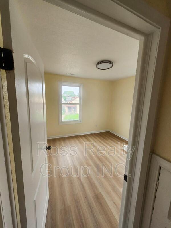 Building Photo - 653 Oswald St