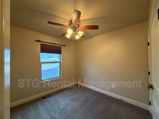 Building Photo - 2075 S Sir Monte Dr