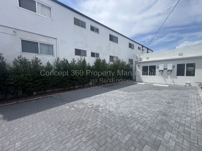 Building Photo - 5512 N Long Beach Blvd