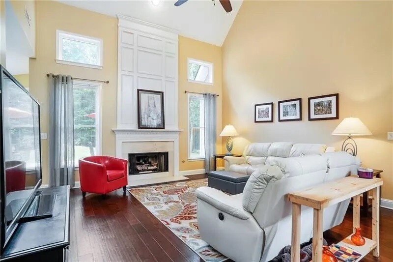 Building Photo - 3915 High Gables E