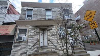 Building Photo - 409 37th St