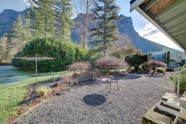 Building Photo - 3bd/2ba North Bend House