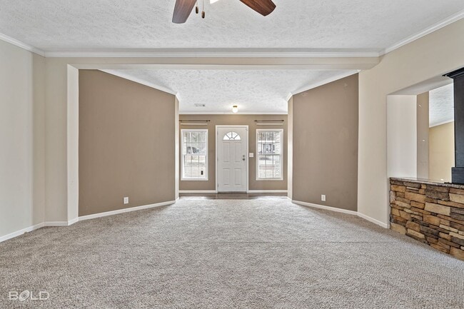 Building Photo - Beautiful 4 Bed 2 Bath!