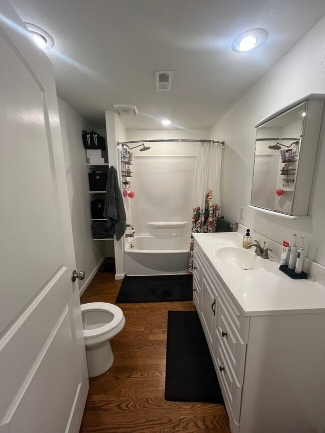 Building Photo - Gorgeous private home in Altavista!