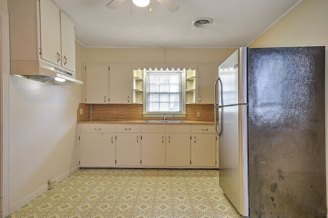 Building Photo - 2207 Buckingham Rd