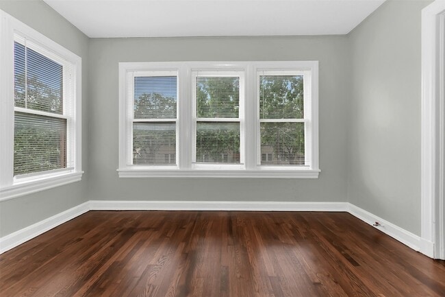 Building Photo - 5705 Ross Ave