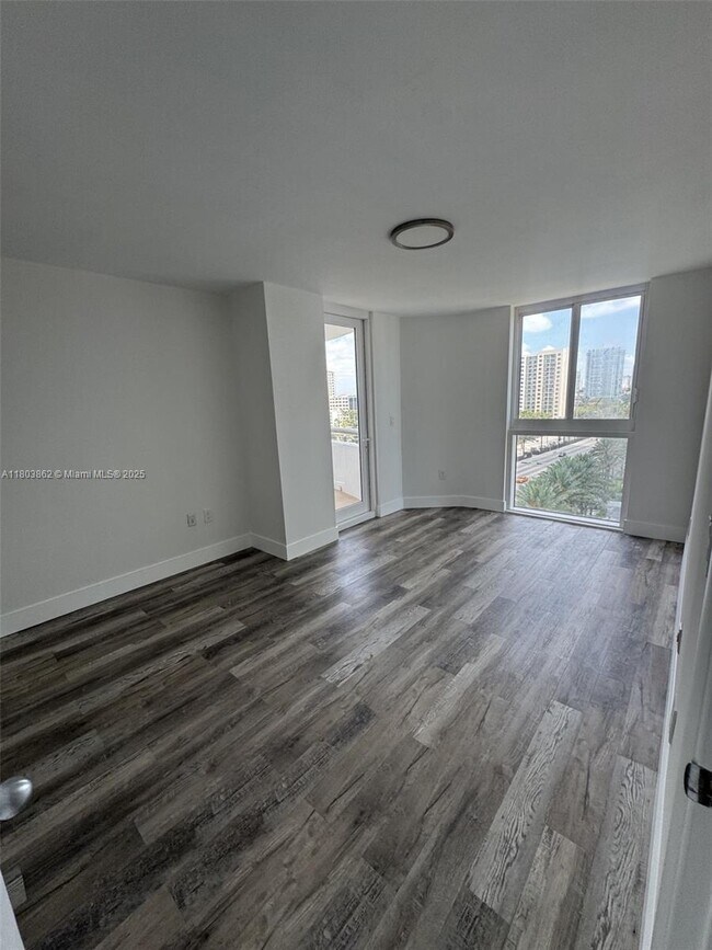 Building Photo - 15645 Collins Ave