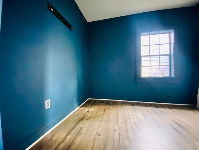 Building Photo - Cozy Shot Gun Home near downtown Mobile