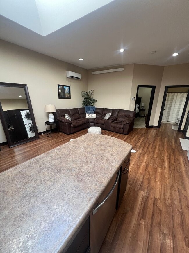 Building Photo - Downtown Condos AirBnb