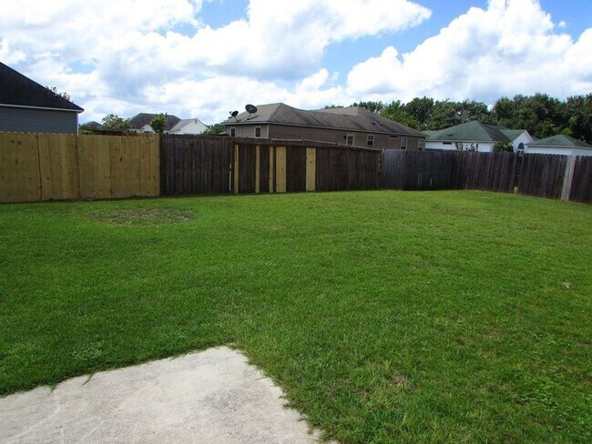 Building Photo - Modern Comfort: Your Ideal Rental Home in Valdosta, GA. Minutes from Moody Air Force Base