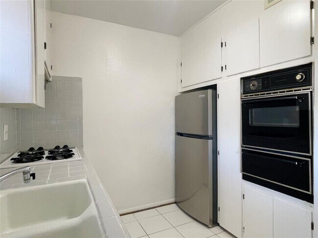 Building Photo - 3420 Mt Vernon St