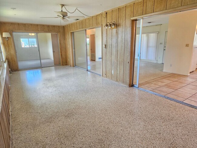Building Photo - 264 Glen Oak Rd