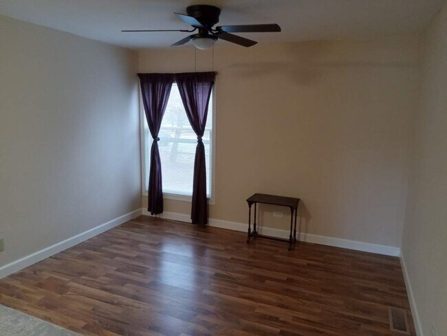 Building Photo - 5538 E Lake Dr