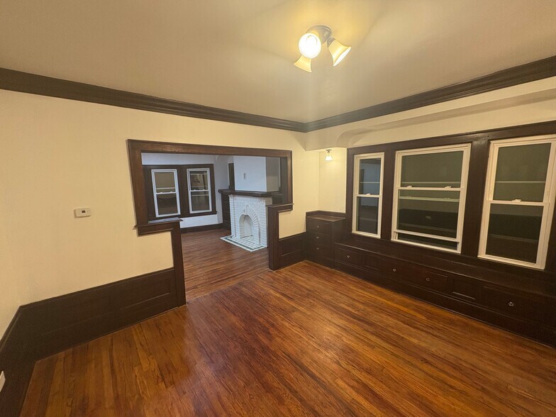Building Photo - 3568 E 153rd St