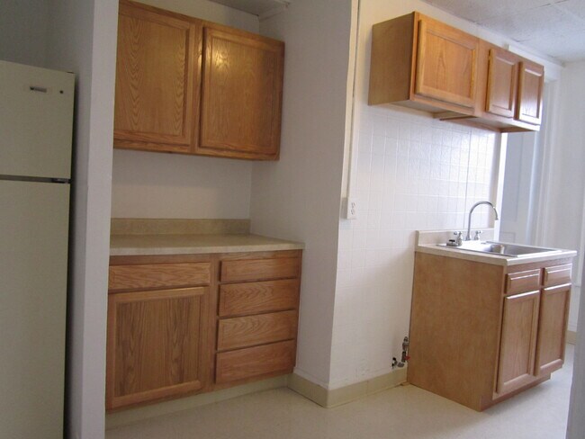 Building Photo - 448 Hawley Ave