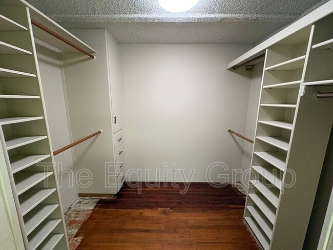 Building Photo - 1413 W Cambridge Ave