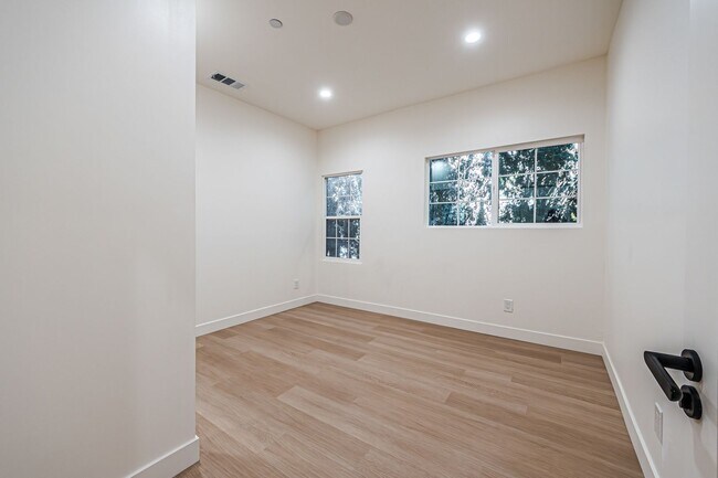 Building Photo - Now Offering Two Weeks Free – Upstairs 3-B...