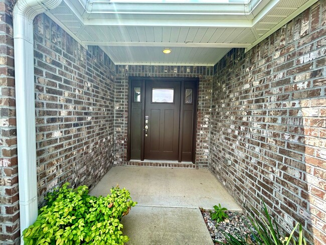 Building Photo - Gorgeous Home with Vaulted Ceilings and La...