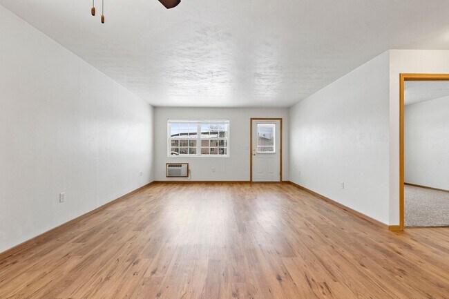 Building Photo - 363 Meadow View Rd