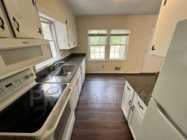 Building Photo - 304 Princess St