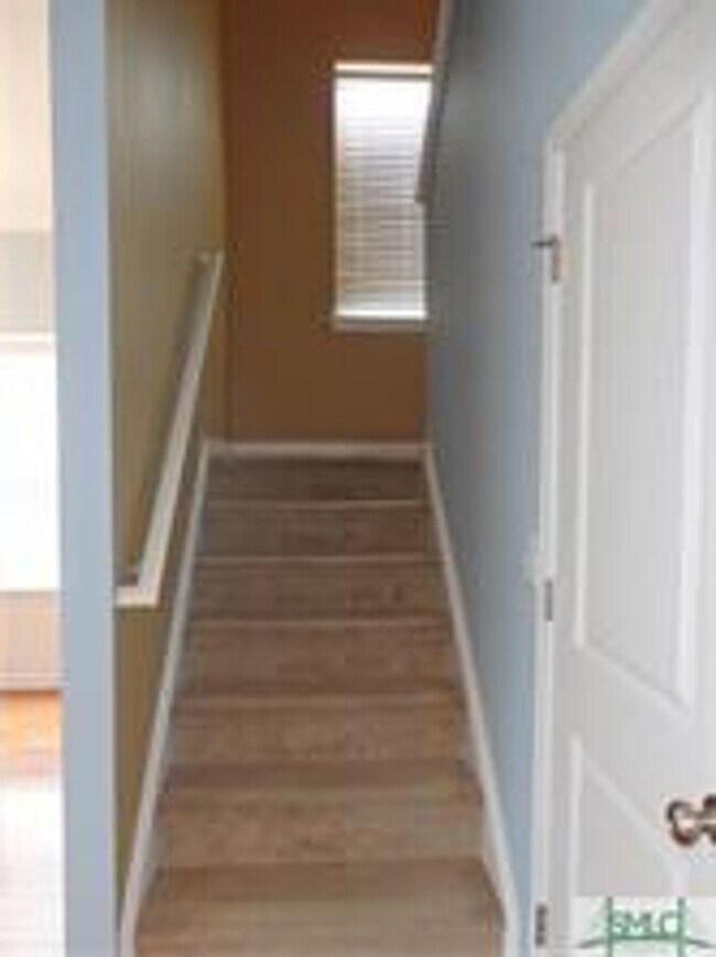 Building Photo - Beautiful 3 bed 2.5 bath/ Screened Porch/ ...