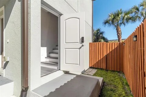 Building Photo - 8413 N Seminole Ave