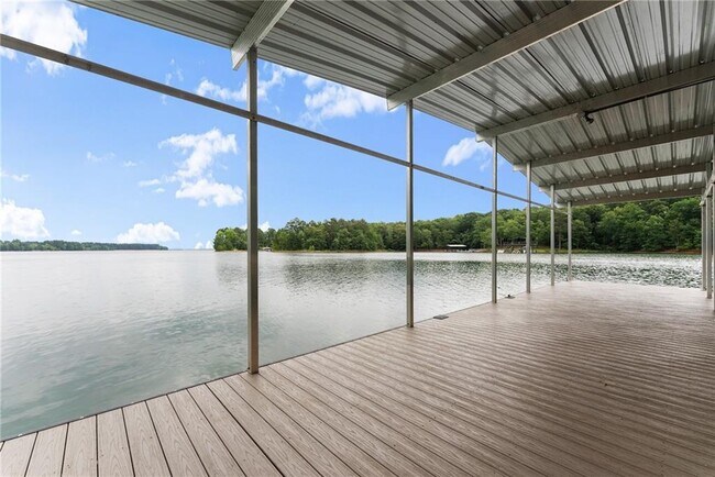 Building Photo - 151 S Pointe Dr