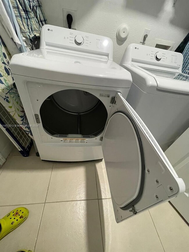 Building Photo - 11541 NW 79th Ln