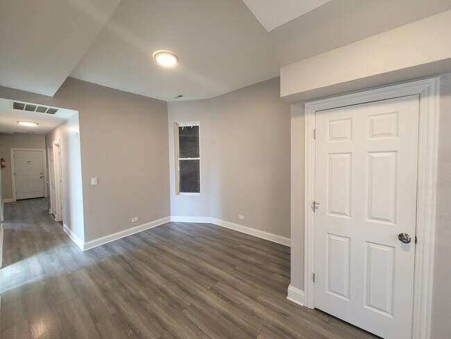 Building Photo - 6522 S Ellis Ave