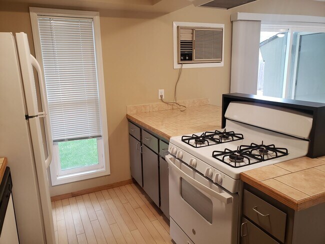 Building Photo - Fantastic SW Portland Home!