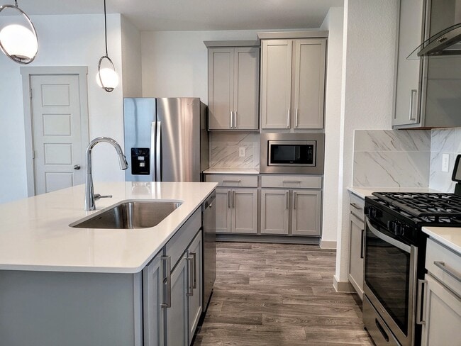 Building Photo - 3012 Gunnersbury Dr