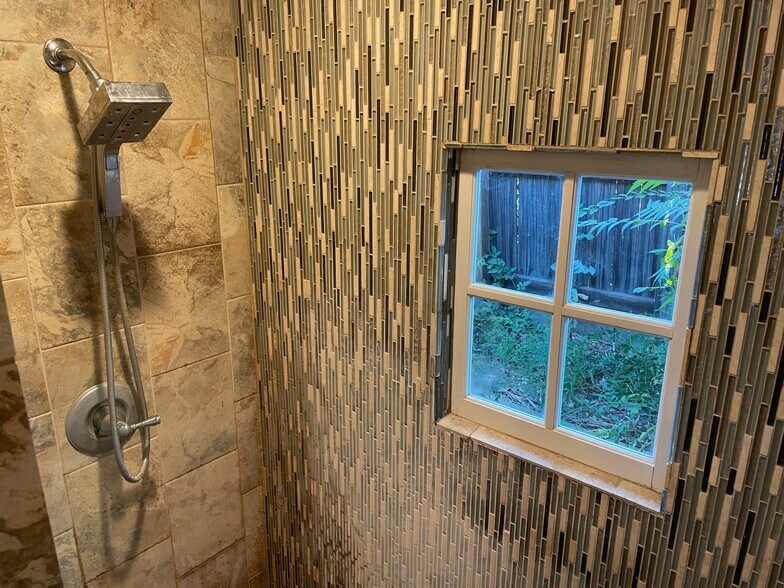 Building Photo - 1991 Glen Garry Dr