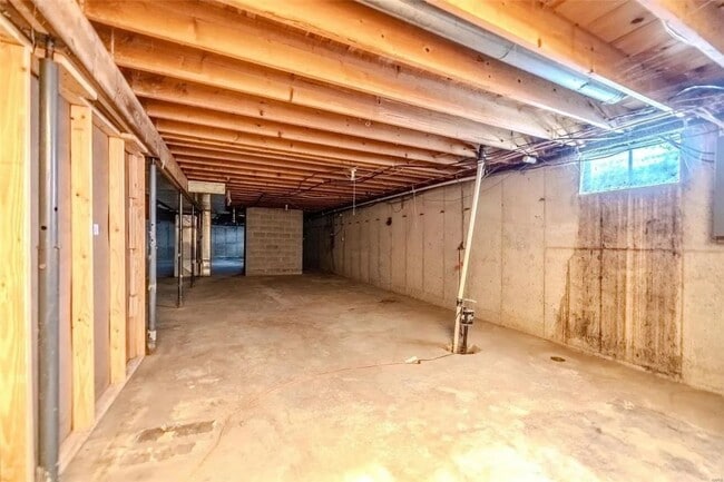 Building Photo - 3 Bedroom 2 Bathroom Home & 21 Acre Lot for rent.