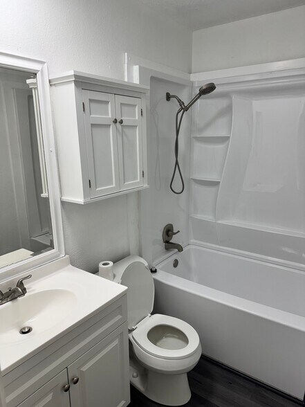 Building Photo - 821 Vernon Ct