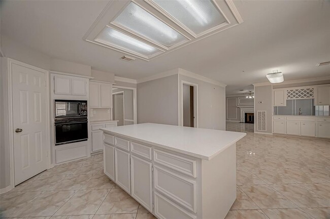 Building Photo - 2112 Limrick Dr