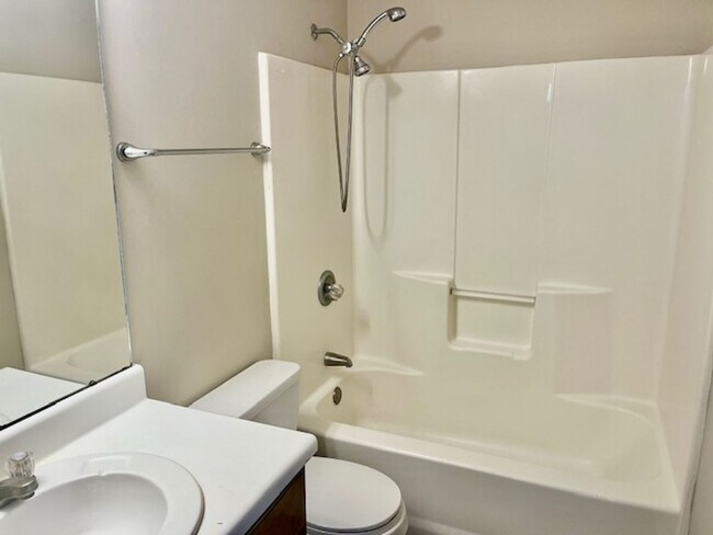 Building Photo - Stonecreek Drive #18 &amp; 20