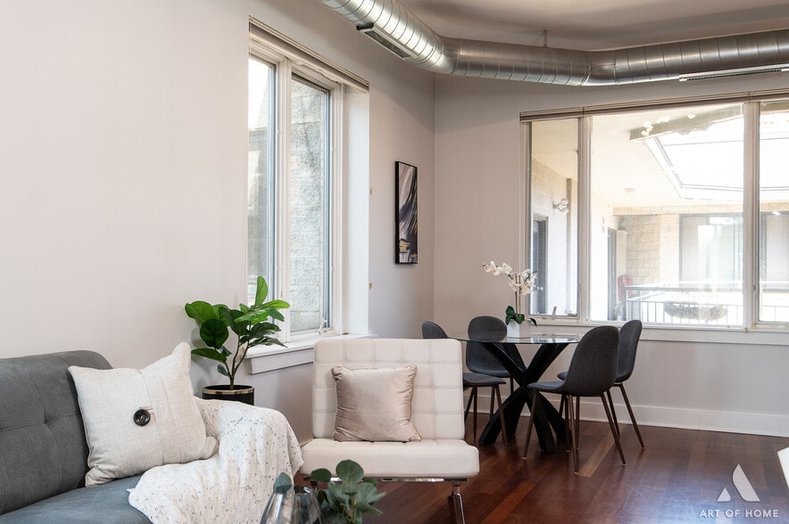 Living / Dining Room - 4751 N Artesian Ave #409