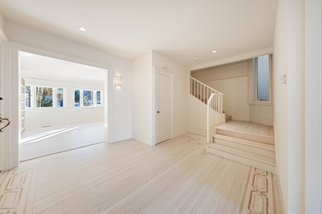 Building Photo - 2470 Broadway