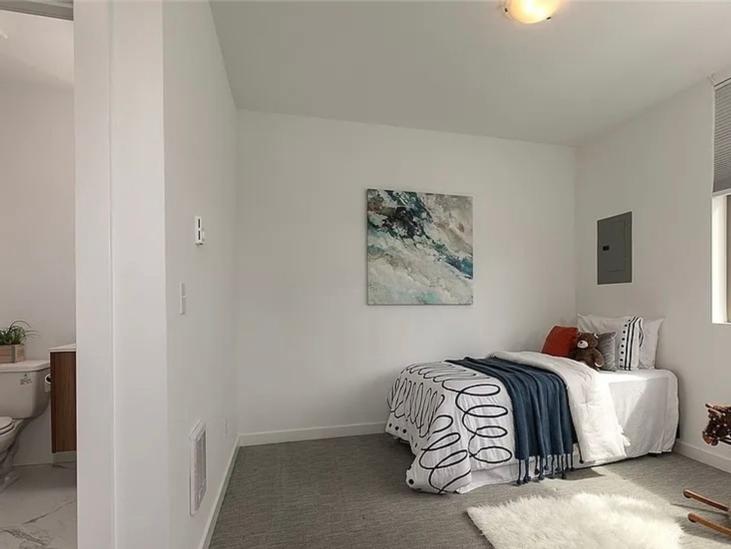 Building Photo - North Beacon Hill Townhouse