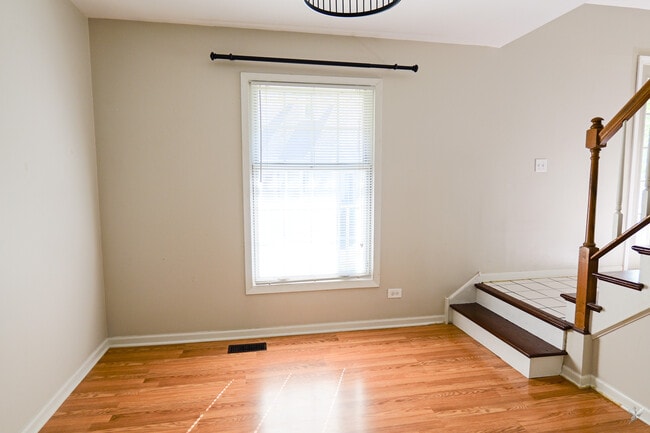 Building Photo - 1417 Queensgreen Cir