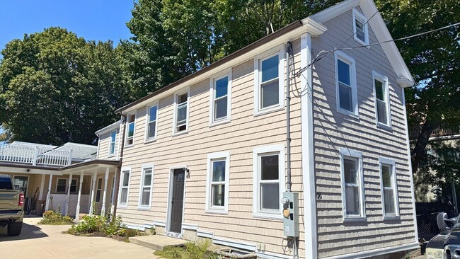 Primary Photo - 20 Cross St