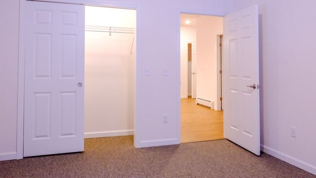 Building Photo - 2 bed, 1 bath apartment with washer and dryer included