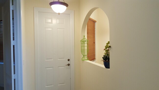 Building Photo - 1825 Bridgepointe Cir