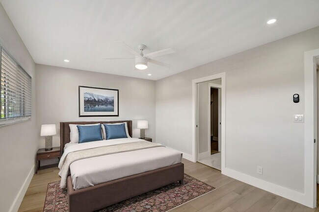Building Photo - 300 Waterway Dr S