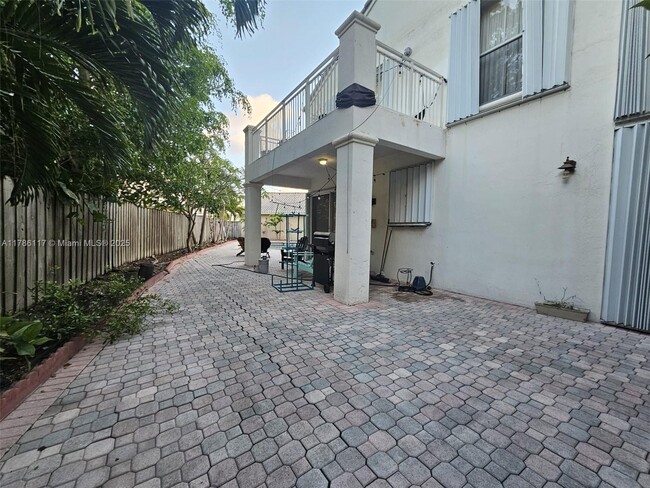 Building Photo - 4653 NW 94th Pl